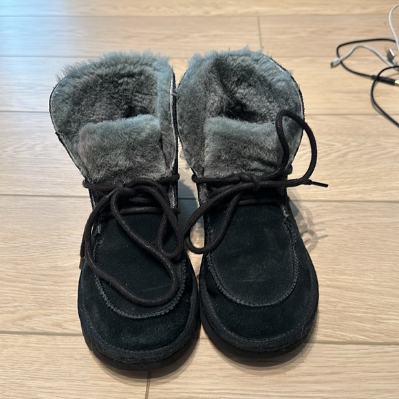 Black Ugg ankle boots - Picture 2 of 8